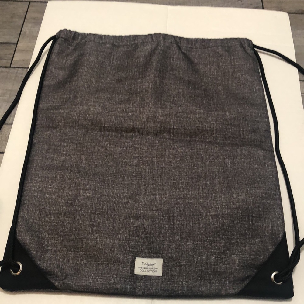NWOT Thirty-one sling pink grey cinch thermal backpack w  Rainbows & Butterfly’s - Picture 2 of 8